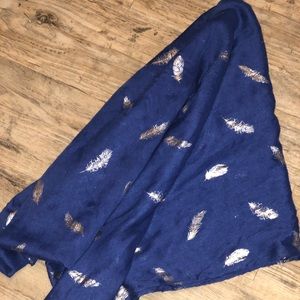 Blue feathered scarf